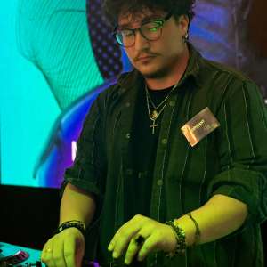 DJ TAVI