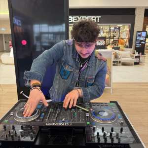 DJ TAVI
